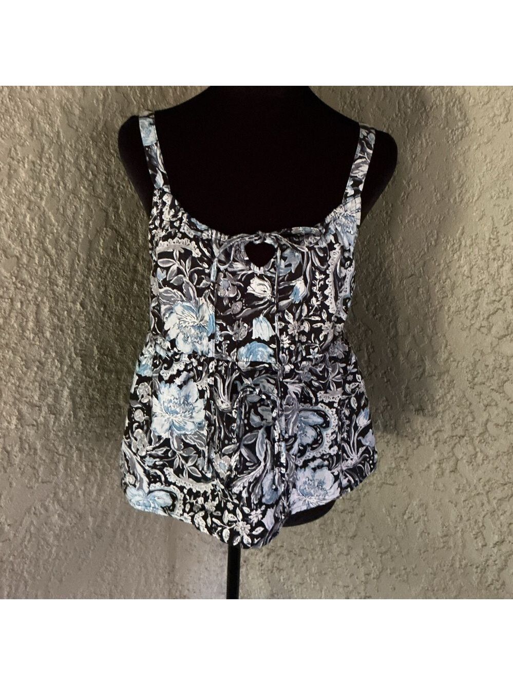 Tahari Women’s 100% Linen Floral Print Sleeveless Top / camisole Size M